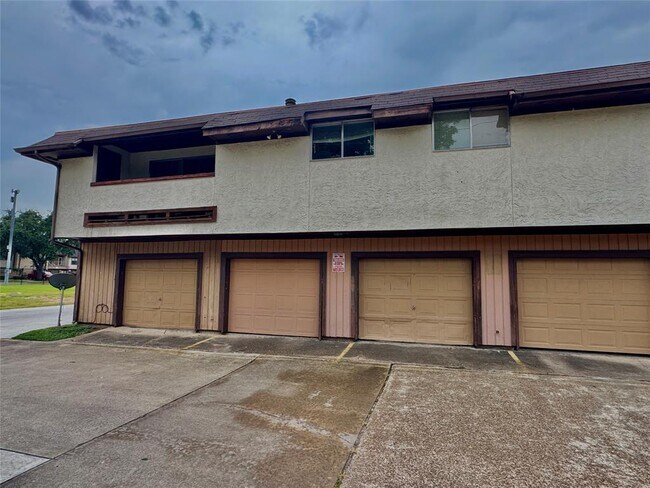Building Photo - 8036 Sands Point Dr