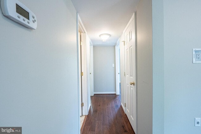 Building Photo - 2416 Fort Dr