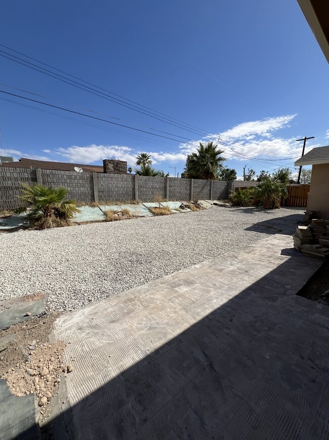 Building Photo - 3608 W Bonanza Rd