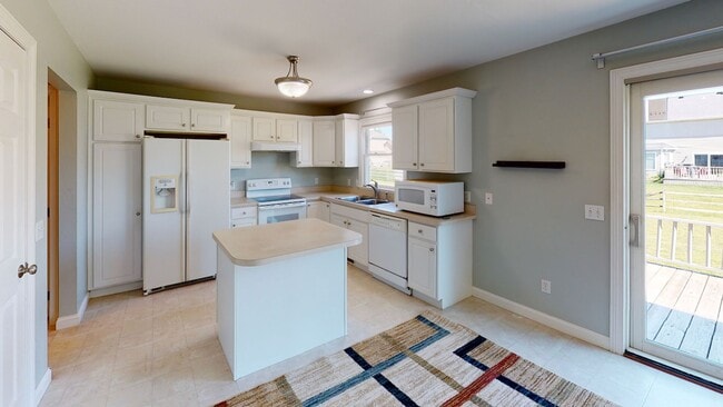 Building Photo - 3 Bedroom House for Rent