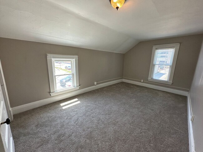 Building Photo - 414 Grand Ave NE