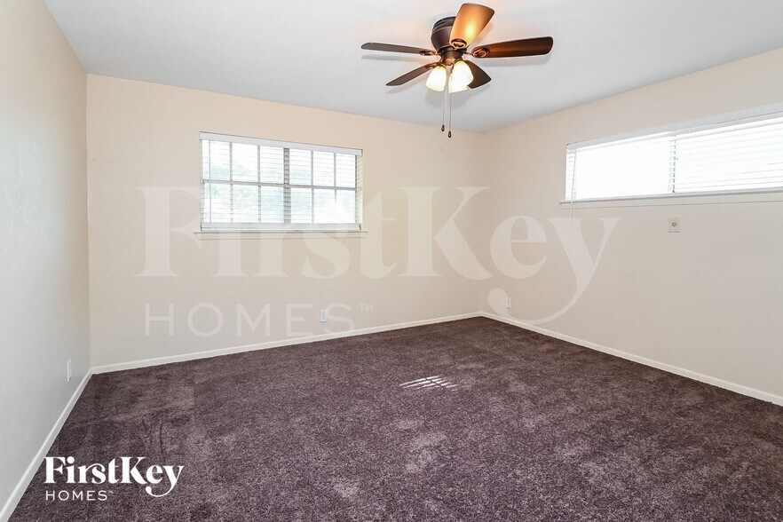 Building Photo - 3002 Harlan Dr