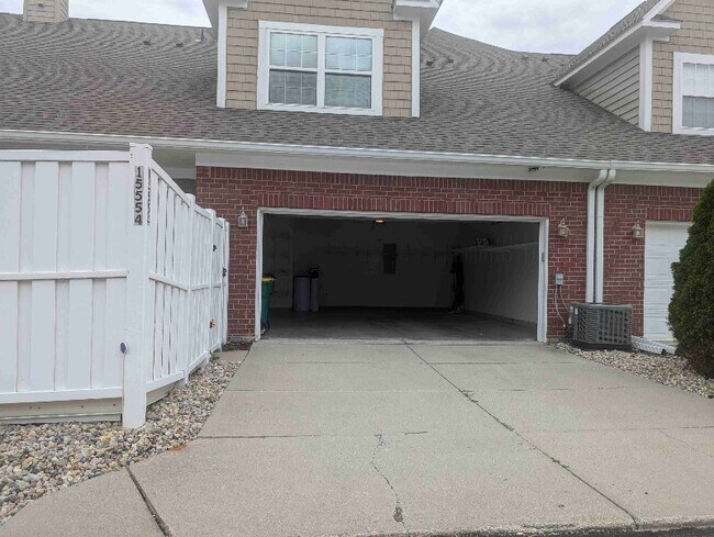 Building Photo - 15554 Smithfield Dr