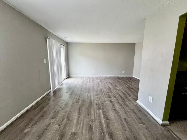 Building Photo - Beautiful Corner Lot Townhome in the heart...