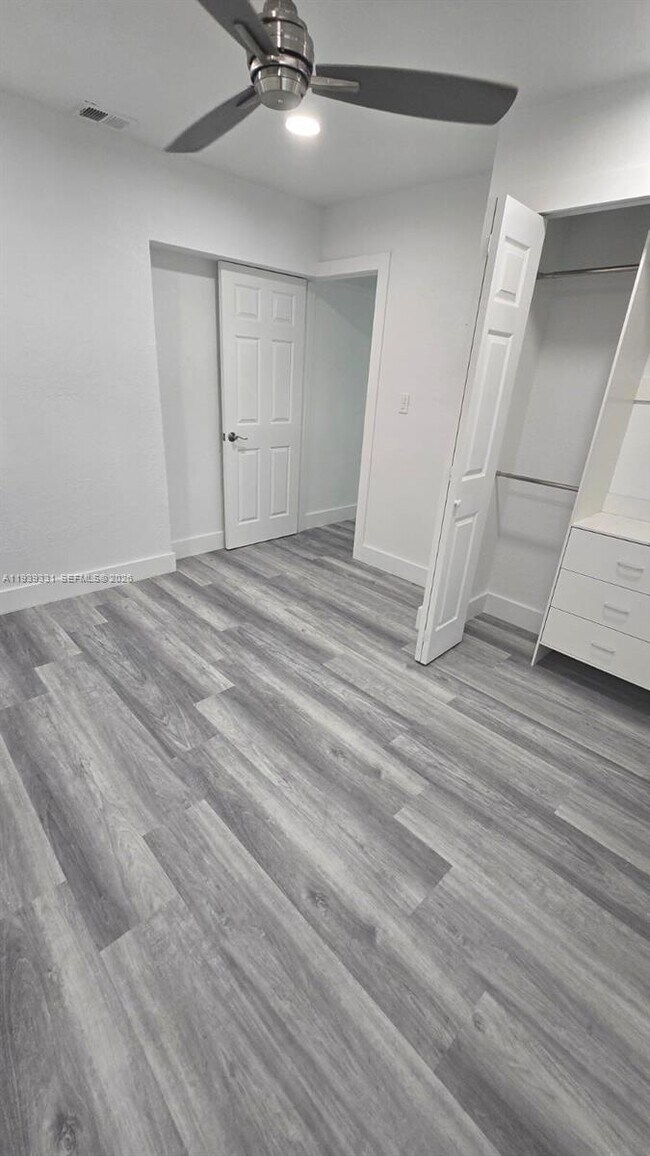 Building Photo - 265 W 53rd Terrace