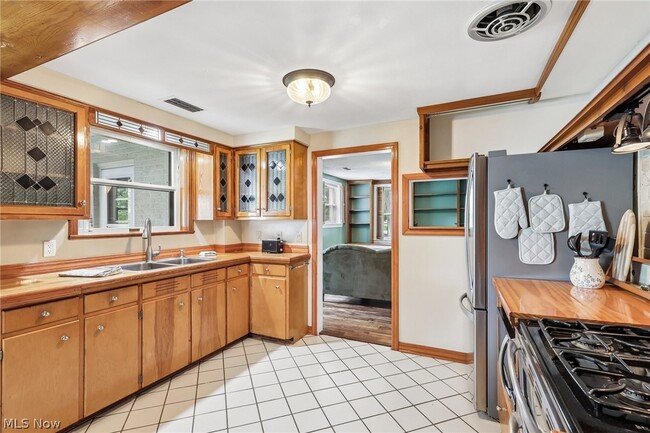 Building Photo - 686 Portage Lakes Drive