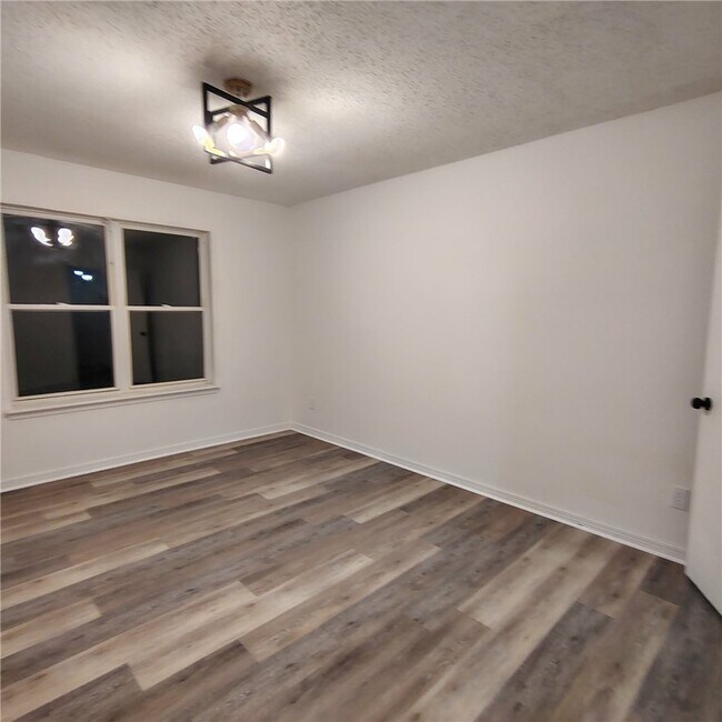 Building Photo - 3129 Glen Flora Way