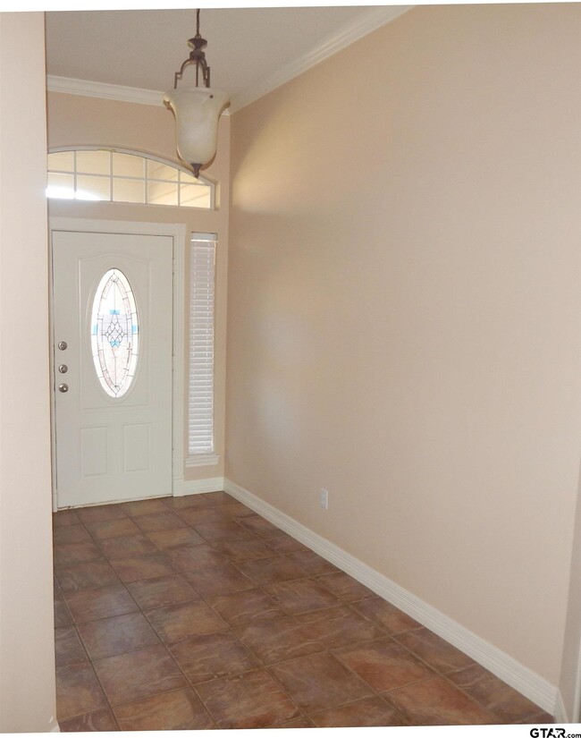 Building Photo - 16554 Beauregard Dr