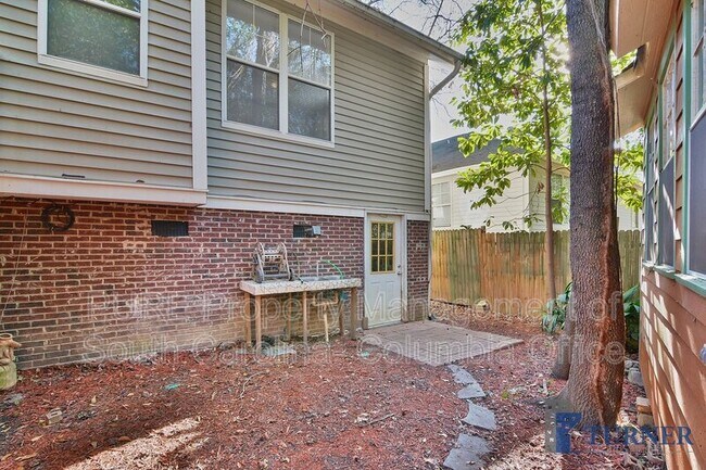 Building Photo - 801 Laurel Hill Ln