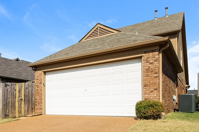 Building Photo - 10181 Sorrento Pl