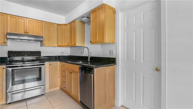 Building Photo - 2161 NE 35th St