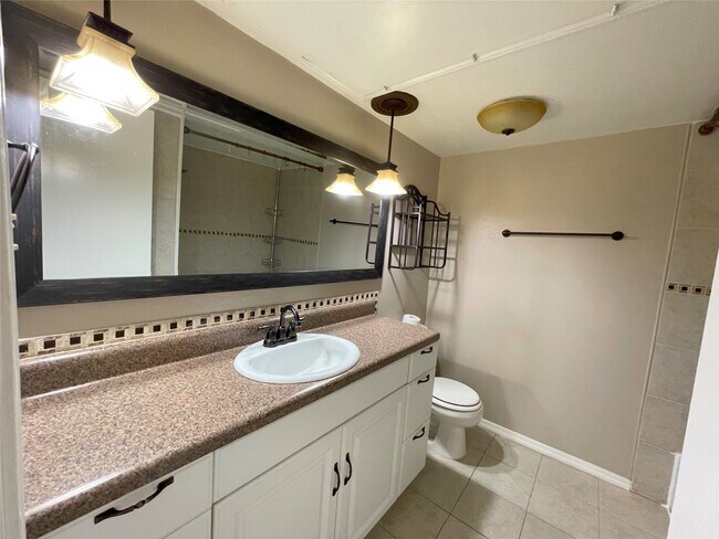 Building Photo - 12315 Glenview Dr