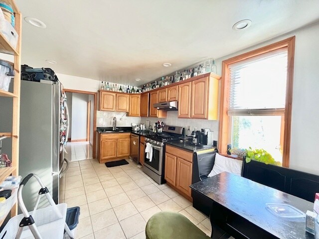 Building Photo - 25 Gibbs St