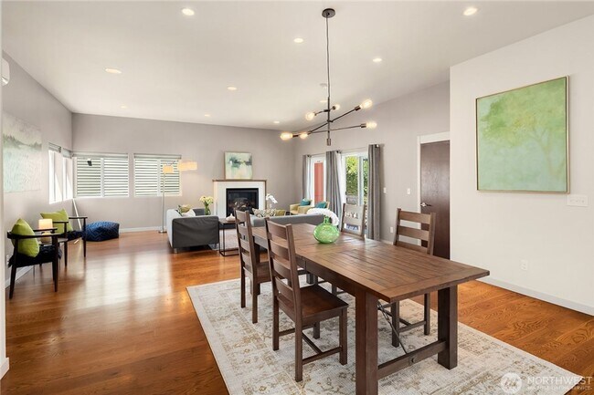 Building Photo - 3bd/2.5ba Seattle Home