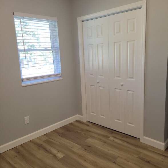 Building Photo - 429 Hutton Ln