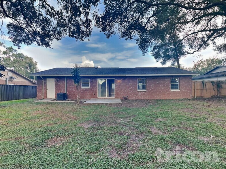 Building Photo - 1115 Oakhill St