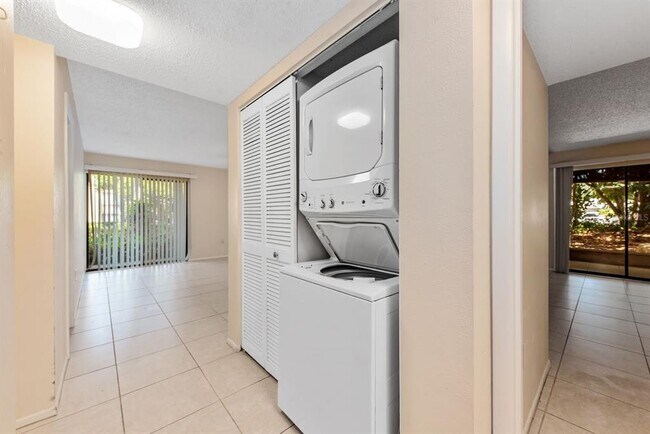 Building Photo - 2232 Bahia Vista St