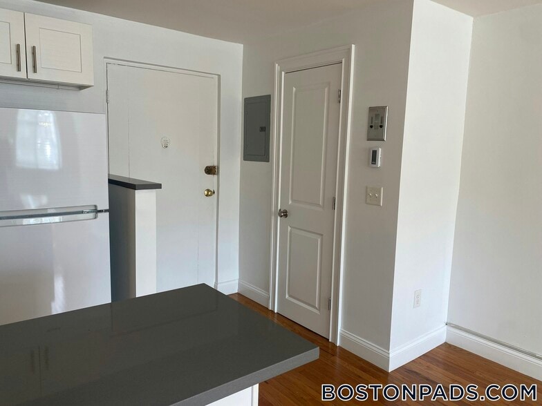 Building Photo - 134 Summer St