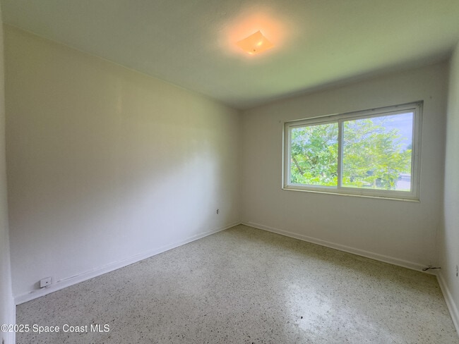 Building Photo - 728 Lund Ct