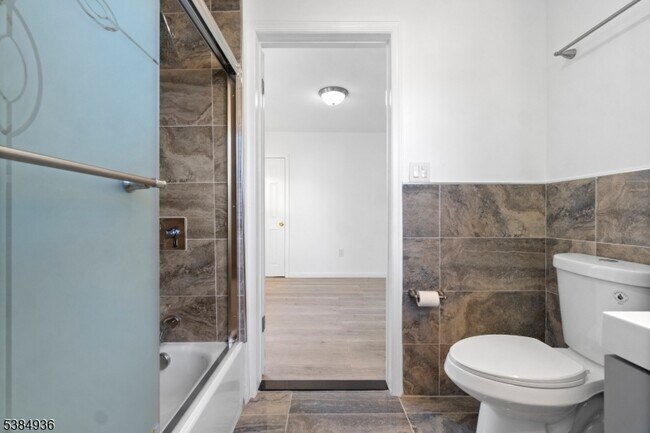 Building Photo - 29 Ligham St