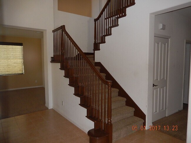 Building Photo - Two story, 2750 Sq Ft home with three car ...