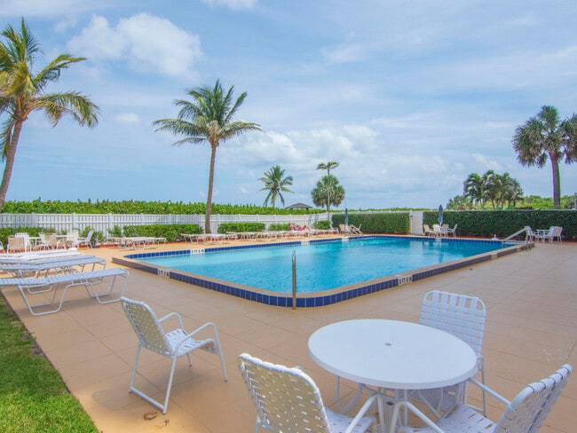 Building Photo - 3200 N Hwy A1A