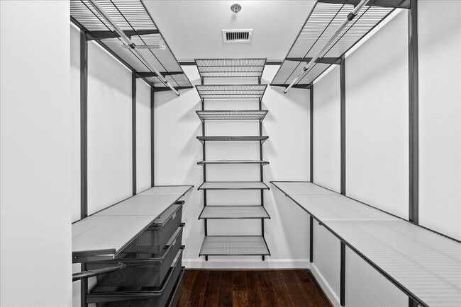 Building Photo - Modern Comfort in Historic Old Town