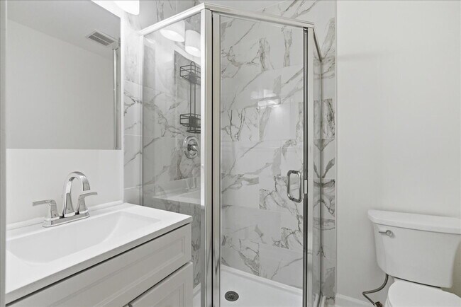 Building Photo - Comfortable Single-Family Home with Functional Layout and Outdoor Space