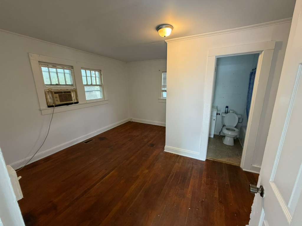 Building Photo - 610 S Chapel St