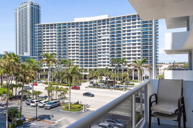 Building Photo - 3725 S Ocean Dr
