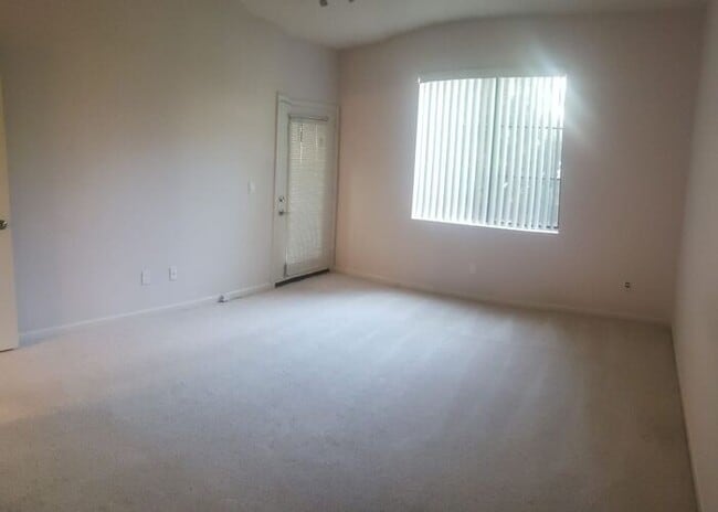Building Photo - TANAMERA CONDOMINIUMS 1 bed 1 bath 1 car g...