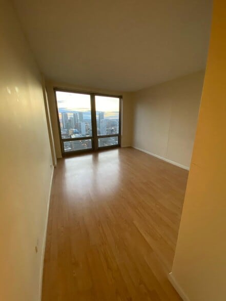 Bedroom - 440 N Wabash Ave