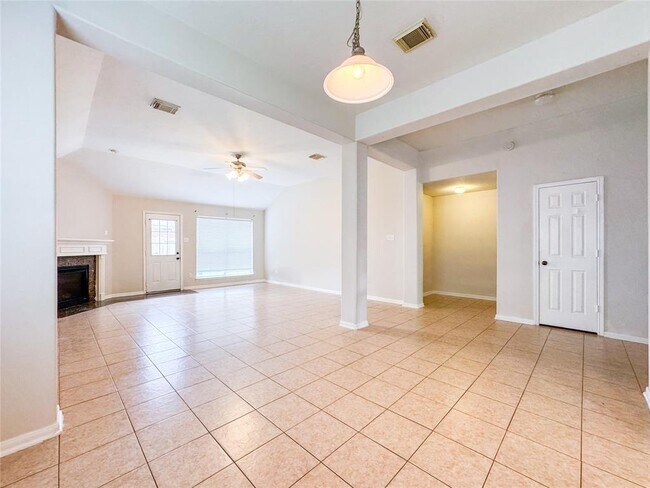 Building Photo - 2815 Town Gate Ct