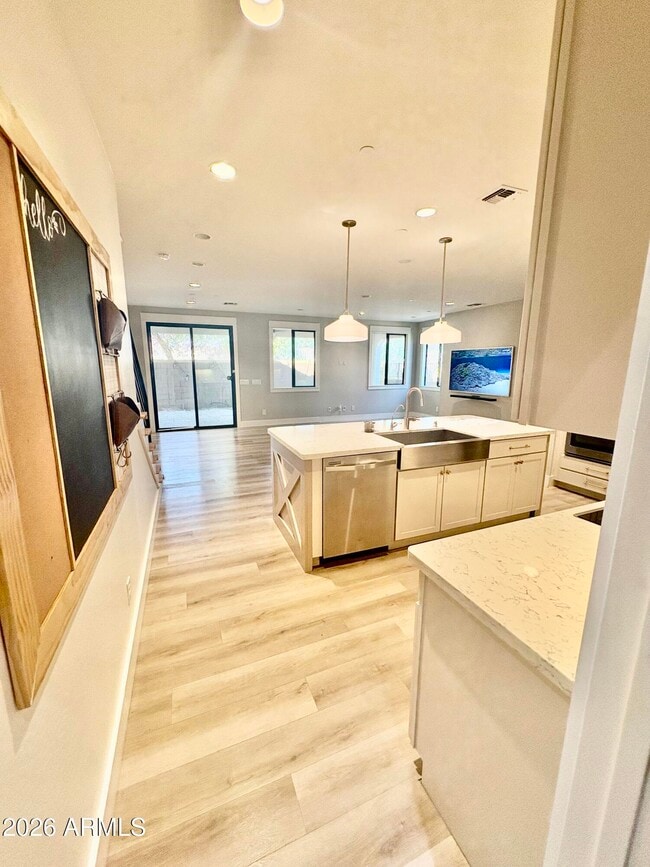 Building Photo - 4740 E Tierra Buena Ln