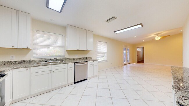 Building Photo - 620 Segovia Rd