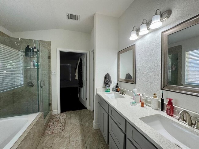 Building Photo - 1208 Leah Ln