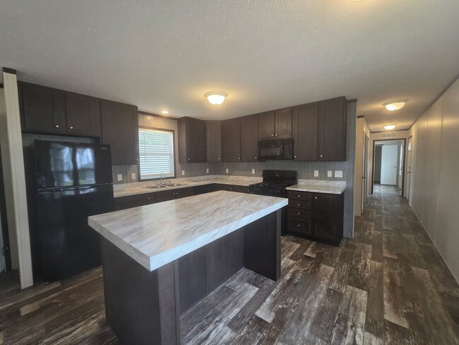 Building Photo - 44 Sparrow Hill Dr