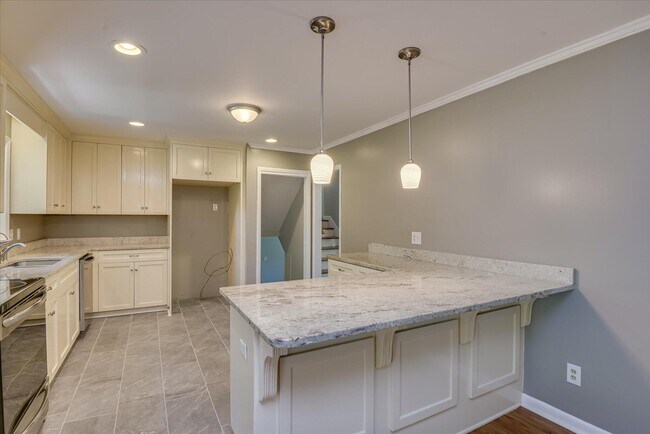 Building Photo - 813 Hammond Dr