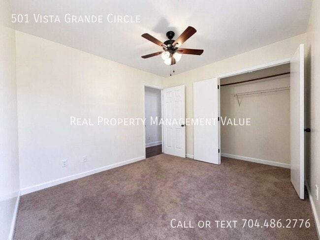 Building Photo - 501 Vista Grande Cir