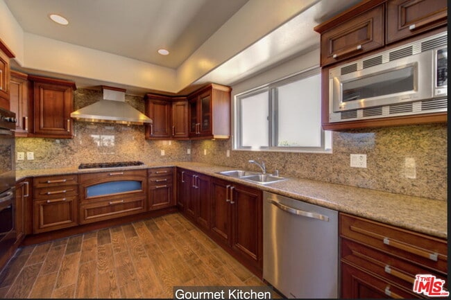 Building Photo - 11547 Rochester Ave