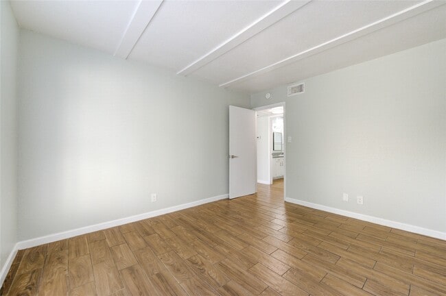 Building Photo - 6200 W Tidwell Rd