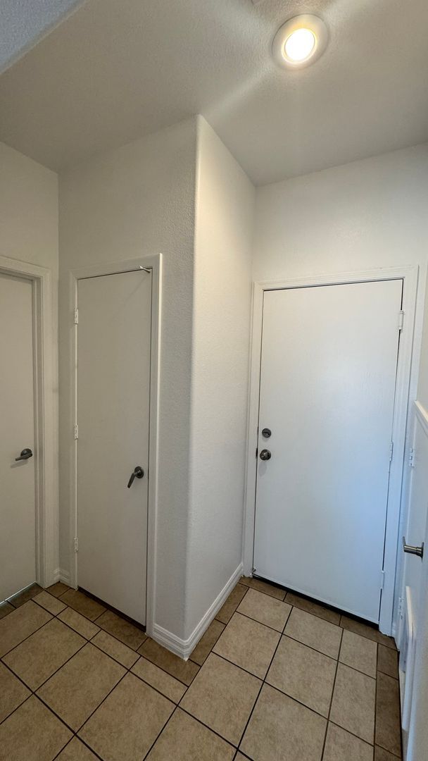 Building Photo - Executive Style 3 bedroom home