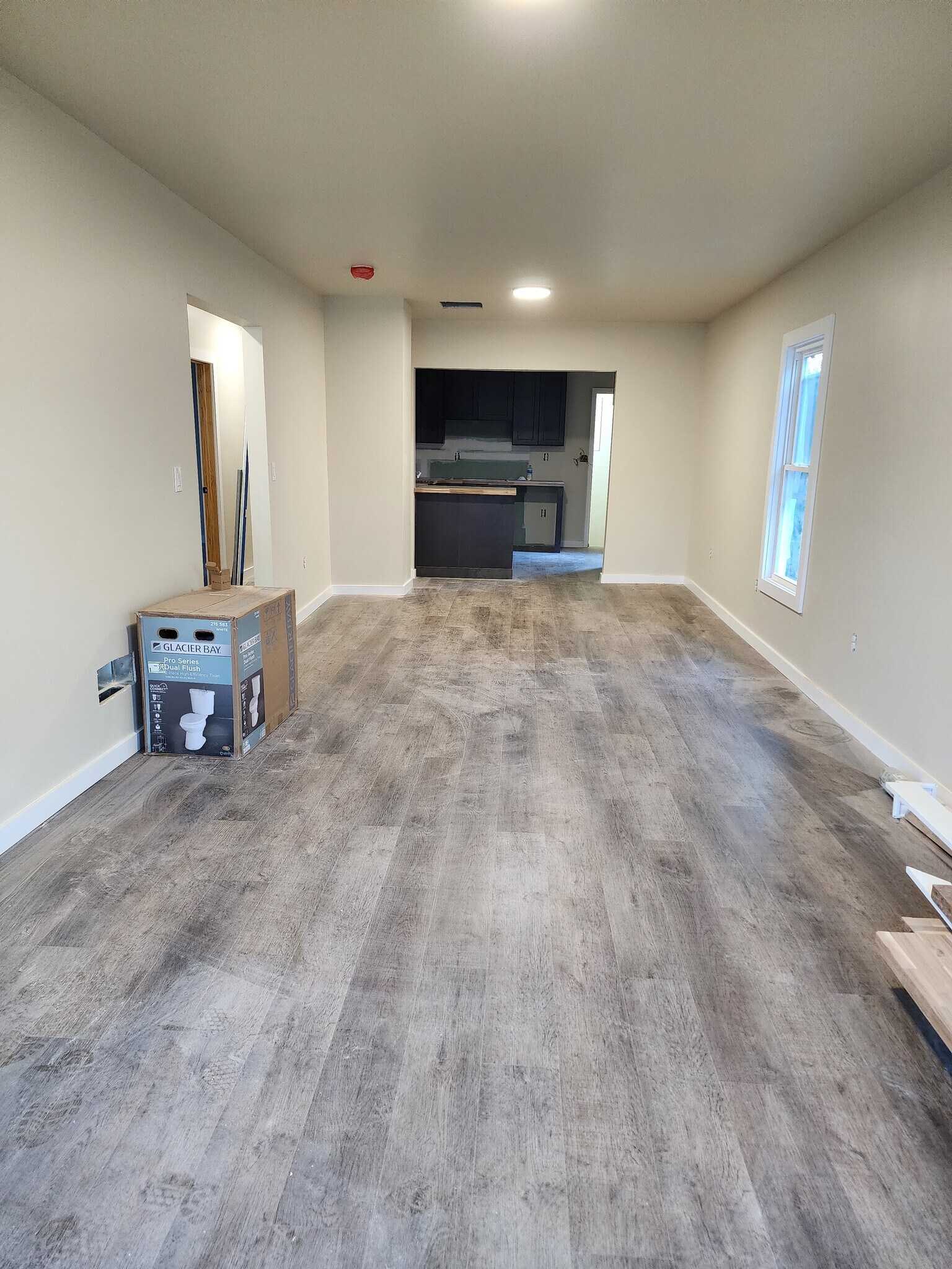 Living/dining areas facing the kitchen - 331 W Colvin St