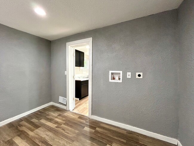 Building Photo - Three Bedroom Home in Muskegon