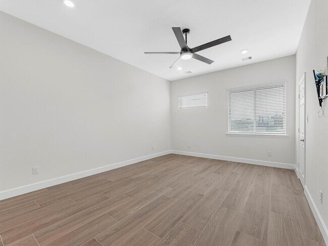 Building Photo - 603 N Milby St