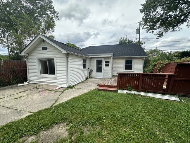 Primary Photo - 7553 Orchard Ave