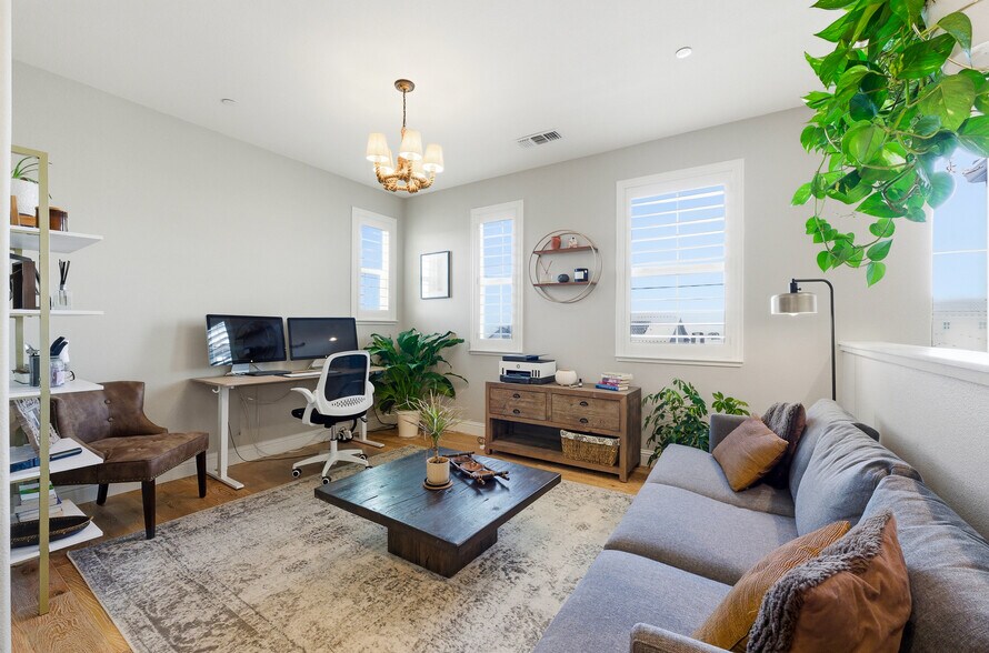 Building Photo - 3528 Ruby Pl