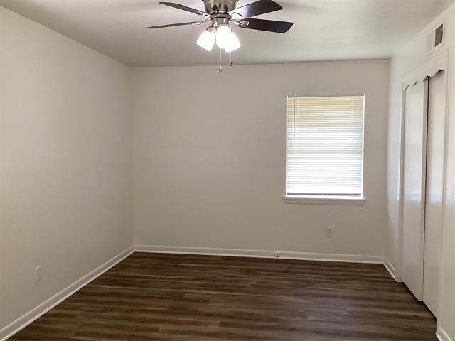 Building Photo - 2020 Robinwood Dr