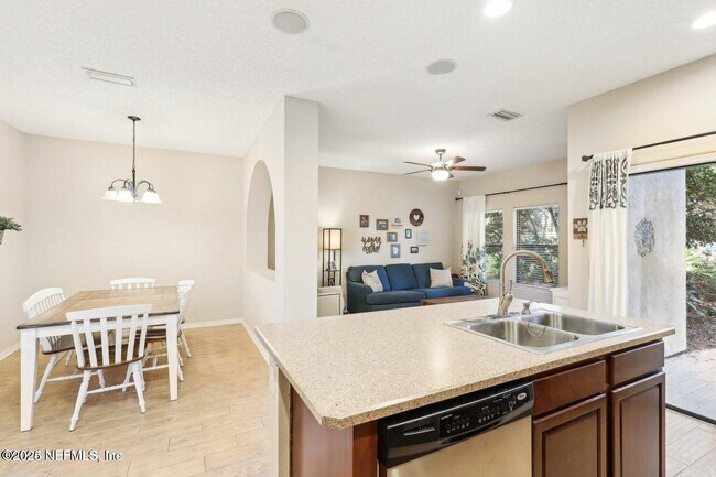 Building Photo - 604 Briar Way Ln