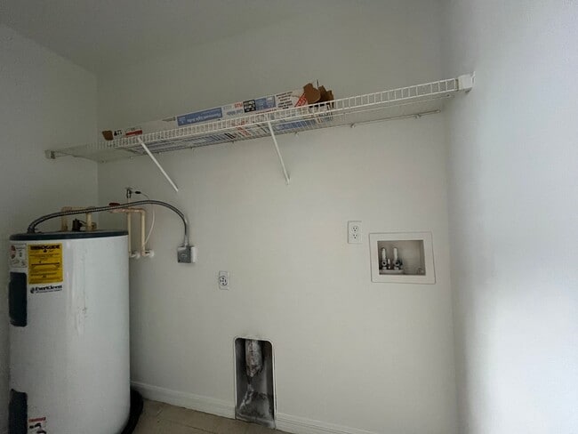 Building Photo - 2 Bed/1 Bath Duplex